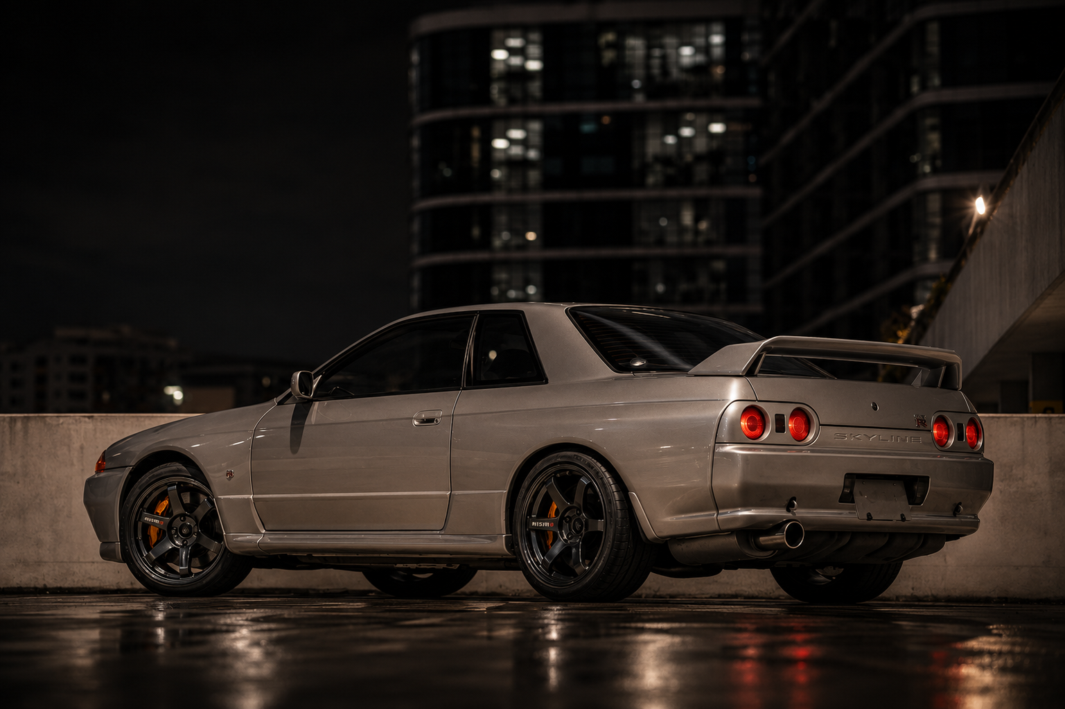 Nissan Skyline GT-R R32 rear three-quarter view
