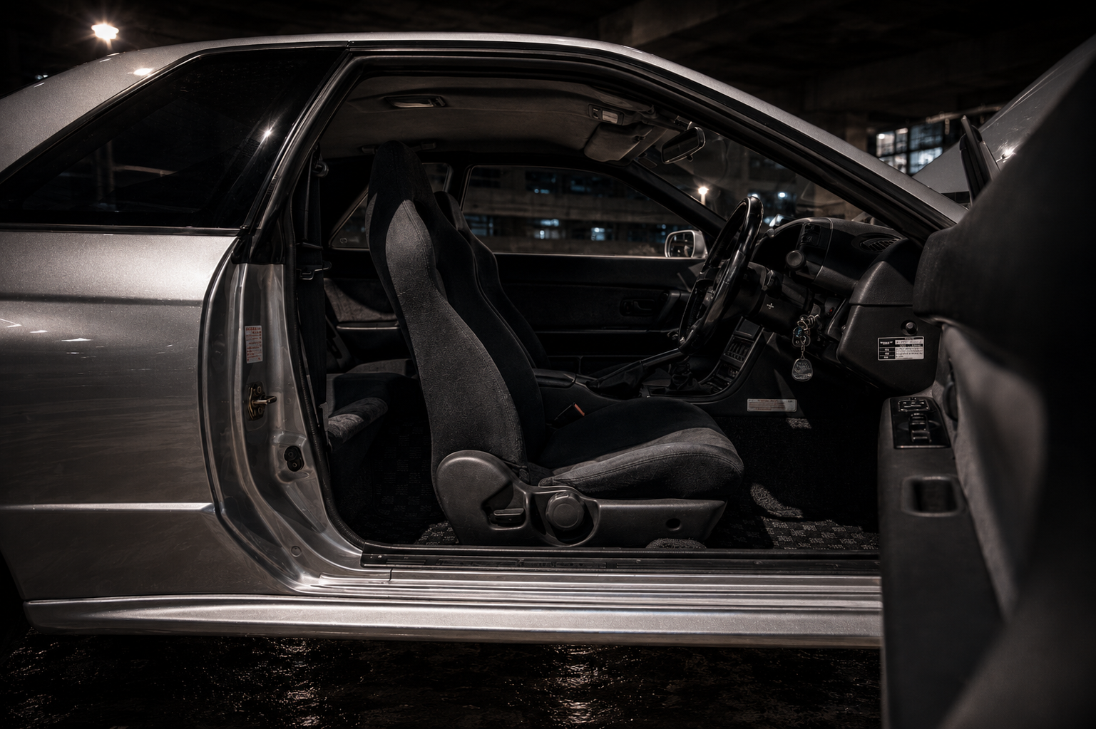 R32 open-door seat and cabin view